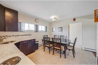 7 Woodpecker Lane, Levittown, NY 11756 - Photo 5
