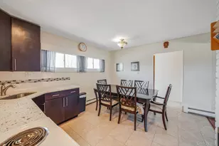 7 Woodpecker Ln, Levittown, NY 11756 - Photo 5