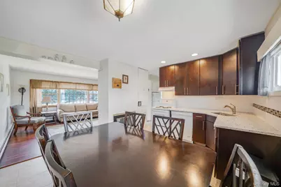 7 Woodpecker Lane, Levittown, NY 11756 - Photo 5