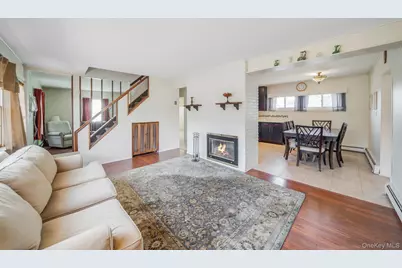7 Woodpecker Lane, Levittown, NY 11756 - Photo 7