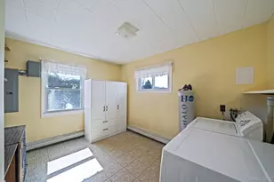 7 Woodpecker Ln, Levittown, NY 11756 - Photo 13