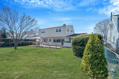 7 Woodpecker Lane, Levittown, NY 11756 - Photo 31