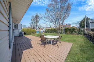 7 Woodpecker Ln, Levittown, NY 11756 - Photo 29