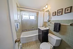 7 Woodpecker Ln, Levittown, NY 11756 - Photo 15