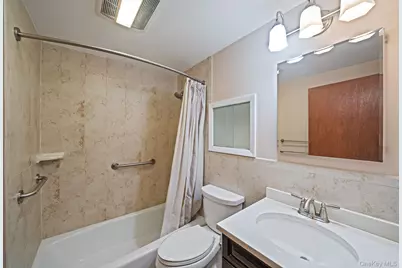 7 Woodpecker Lane, Levittown, NY 11756 - Photo 21