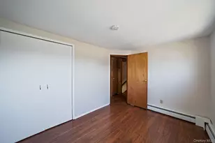 7 Woodpecker Ln, Levittown, NY 11756 - Photo 17