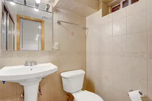 892 Bryant Ave, New Hyde Park, NY 11040 - Photo 29