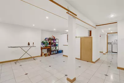 892 Bryant Avenue, New Hyde Park, NY 11040 - Photo 25