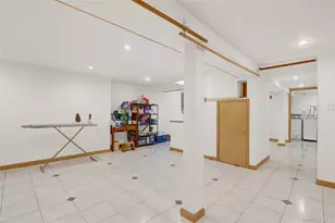 892 Bryant Ave, New Hyde Park, NY 11040 - Photo 25