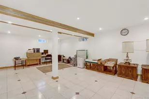 892 Bryant Ave, New Hyde Park, NY 11040 - Photo 23