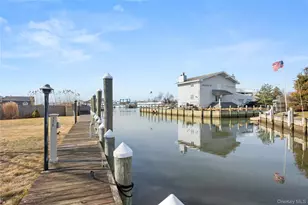 7 Montgomery Ln, Bay Shore, NY 11706 - Photo 25