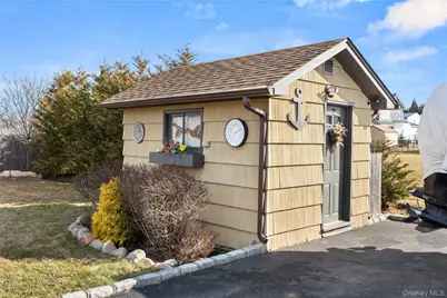 7 Montgomery Lane, Bay Shore, NY 11706 - Photo 3