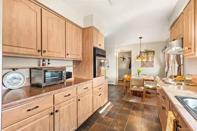 7 Montgomery Lane, Bay Shore, NY 11706 - Photo 7