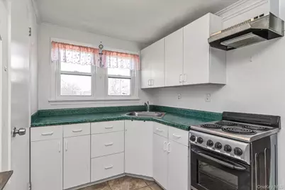 81 Stuart Street, Lynbrook, NY 11563 - Photo 15