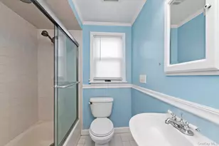 81 Stuart St, Lynbrook, NY 11563 - Photo 19