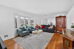 372 Clay Pitts Rd, East Northport, NY 11731 - Photo 5