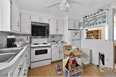 2003 Park Avenue, East Meadow, NY 11554 - Photo 11