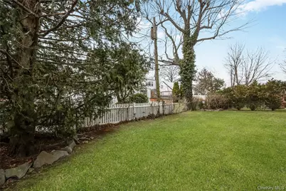 124 Greystone Road, Rockville Centre, NY 11570 - Photo 21