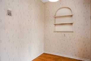 124 Greystone Rd, Rockville Centre, NY 11570 - Photo 9