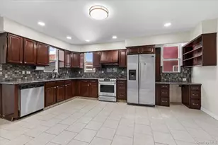 348 Mulry Ln, Lawrence, NY 11559 - Photo 11