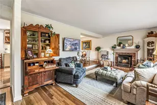 31 Munson Ct, Melville, NY 11747 - Photo 5