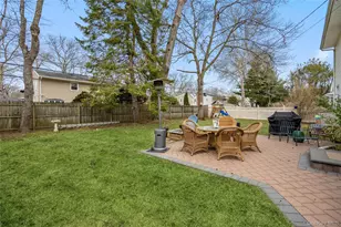 31 Munson Ct, Melville, NY 11747 - Photo 37