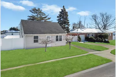 1333 5th Avenue, Bay Shore, NY 11706 - Photo 3