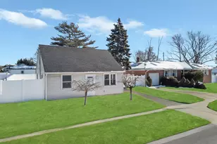 1333 5th Ave, Bay Shore, NY 11706 - Photo 3