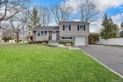 10 Poet Lane, Greenlawn, NY 11740 - Photo 3