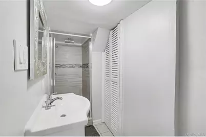 77 Robertson Avenue, White Plains, NY 10606 - Photo 33