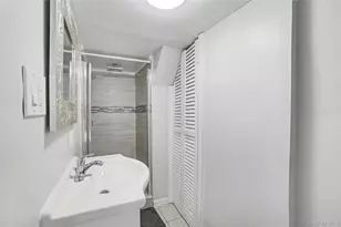 77 Robertson Ave, White Plains, NY 10606 - Photo 33