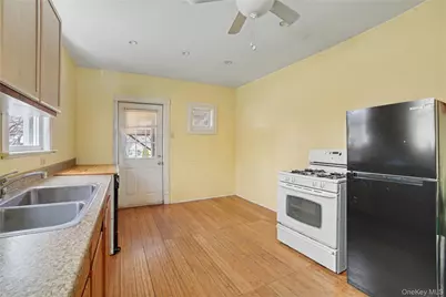 77 Robertson Avenue, White Plains, NY 10606 - Photo 7