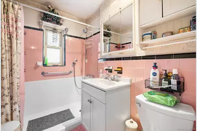1529 Hammersley Avenue, Bronx, NY 10469 - Photo 11