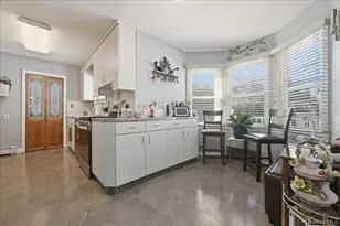 2 Squirrel Dr, East Rockaway, NY 11518 - Photo 7