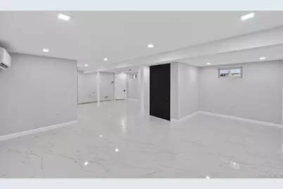 19450 Murdock Avenue, Saint Albans, NY 11412 - Photo 11