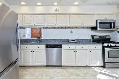 23 Village Lane, Hauppauge, NY 11788 - Photo 11