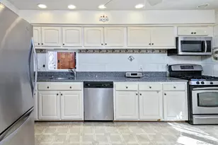 23 Village Ln, Hauppauge, NY 11788 - Photo 11