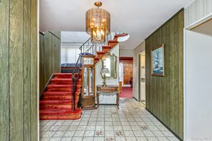 23 Village Ln, Hauppauge, NY 11788 - Photo 5