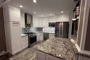 33 Bass Ct, Manorville, NY 11949 - Photo 11