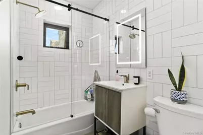 81 Rochelle Street, Bronx, NY 10464 - Photo 11