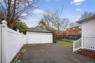 35-12 Utopia Pkwy, Flushing, NY 11358 - Photo 23