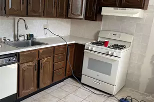 116 Gavin St, Yonkers, NY 10701 - Photo 5