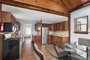 7 Hazelwood Pl, Huntington, NY 11743 - Photo 7