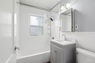 7 Hazelwood Pl, Huntington, NY 11743 - Photo 11