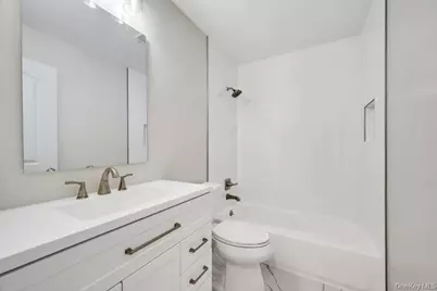 350 Brookhaven Avenue, Riverhead, NY 11901 - Photo 17