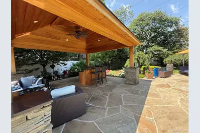 14 Townsend Place, Syosset, NY 11791 - Photo 23