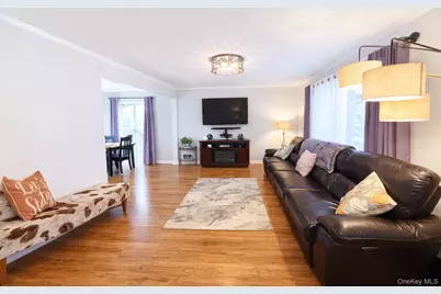14 Townsend Place, Syosset, NY 11791 - Photo 7