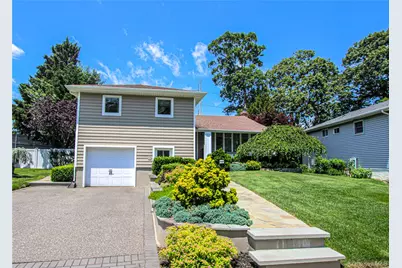 14 Townsend Place, Syosset, NY 11791 - Photo 1
