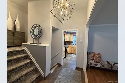 14 Townsend Place, Syosset, NY 11791 - Photo 3