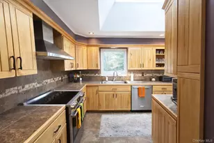 14 Townsend Pl, Syosset, NY 11791 - Photo 9